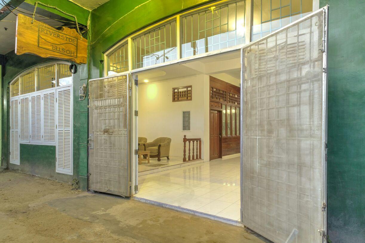 Riverside Hostel Padang ภายนอก รูปภาพ