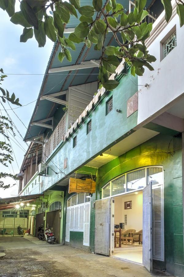 Riverside Hostel Padang ภายนอก รูปภาพ